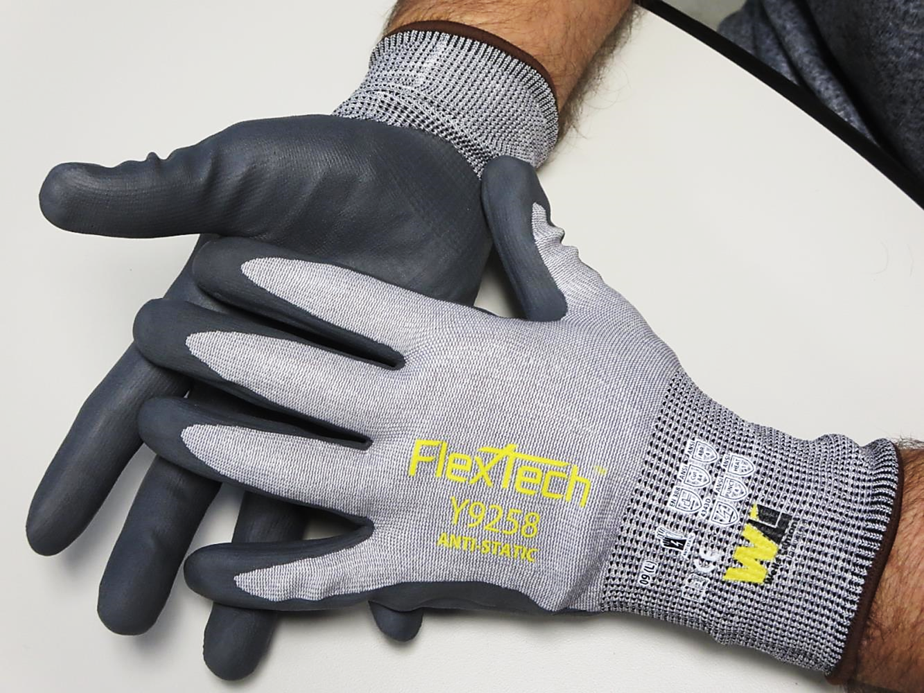 Y9258 Wells Lamont FlexTech Foam Nitrile Coated A4 ESD Safe 18-gauge Seamless Knit Work Gloves